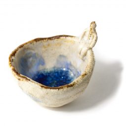 Cuenco con niño sentado