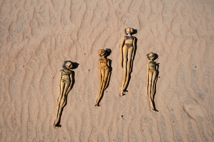 fango tumbadas al sol