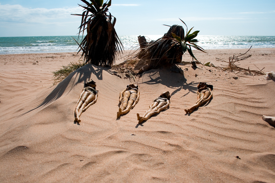 fango tumbadas al sol