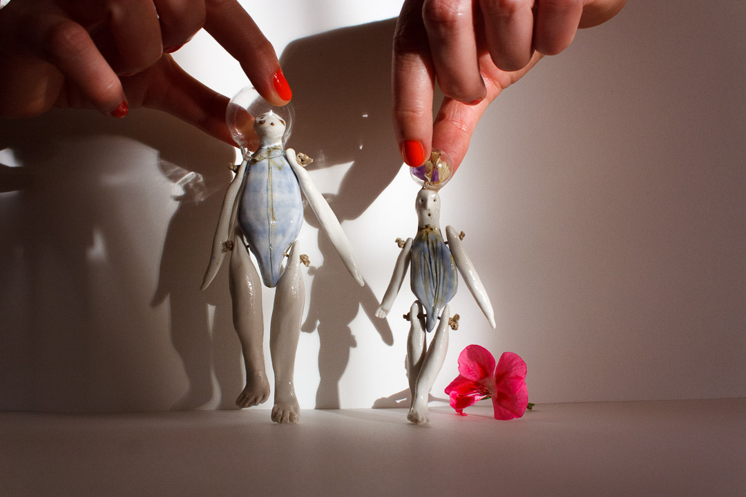 Un hombre estaba solo